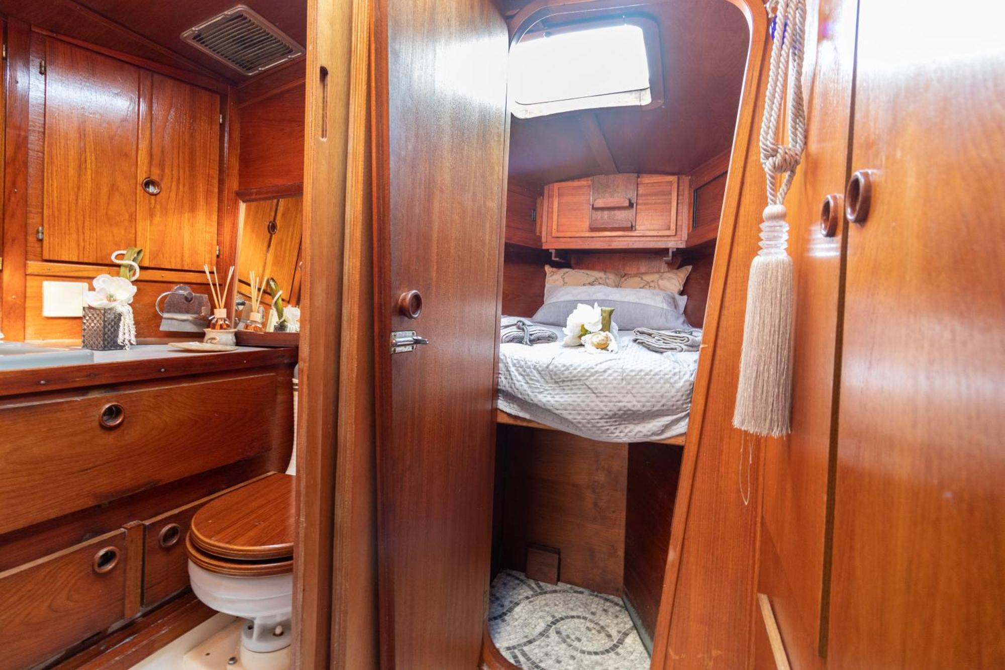 Hotel en barco Quo Vadis Yacht Bari